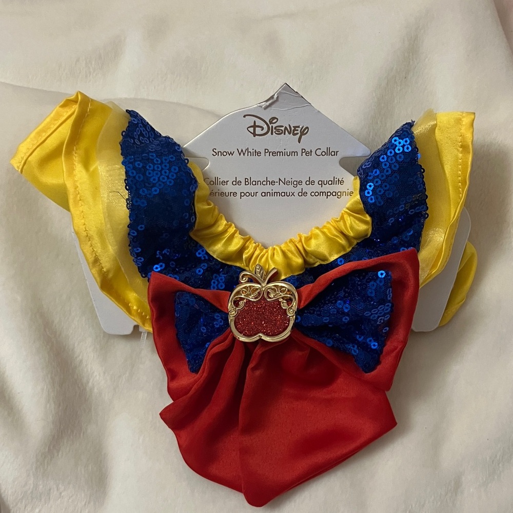 NWT Disney Snow White Pet Collar with Red, Blue, and Yellow Medium 11.5-23.5”